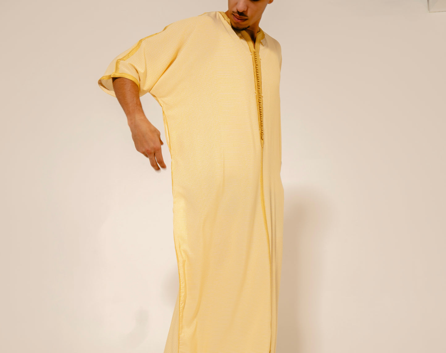 Traditional Moroccan Men’s Gandoura - Yellow Checkered Thobe with Golden Embroidery