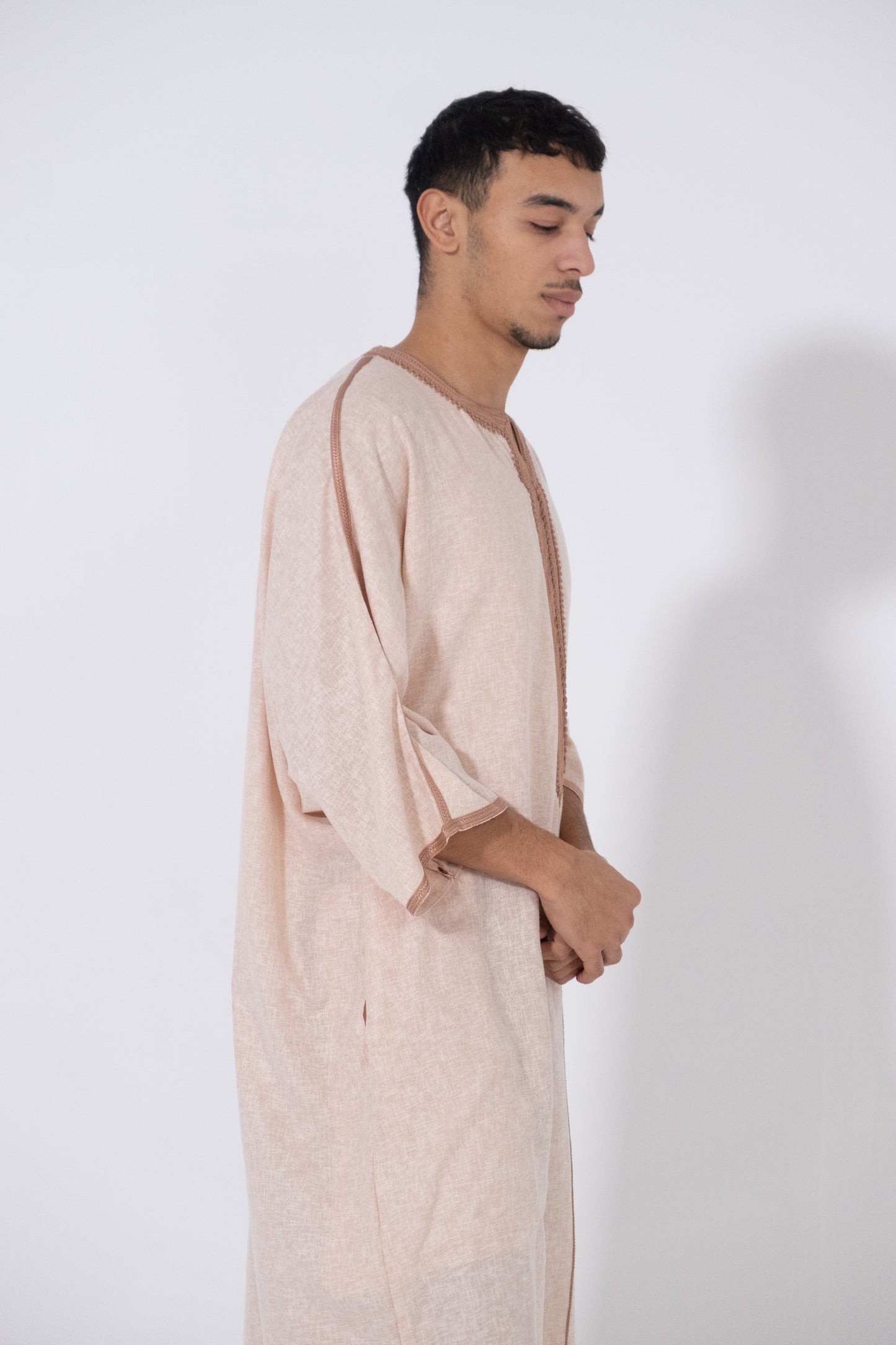 Experience luxury and tradition with our Moroccan Gandoura-thobe for men. This beige garment is expertly crafted with premium materials, perfect for Eid and Ramadan celebrations. Add a touch of elegance to your wardrobe.